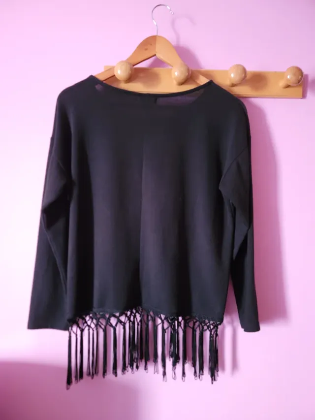 Jersey Negro con Estampado Étnico y Flecos