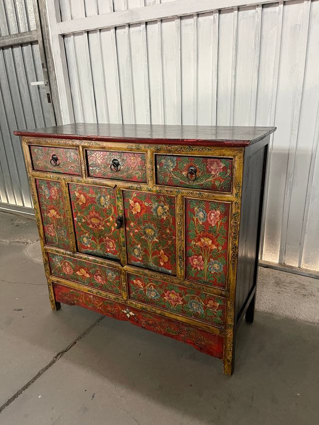 Cómoda tibetano restaurado madera pintada a mano