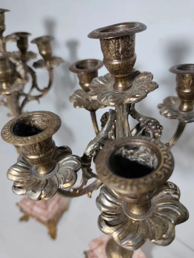 Pareja Candelabros Mármol y Metal Dorado