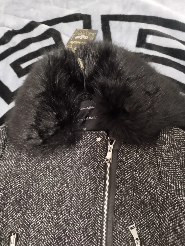 Chaqueta con cuello de pelo