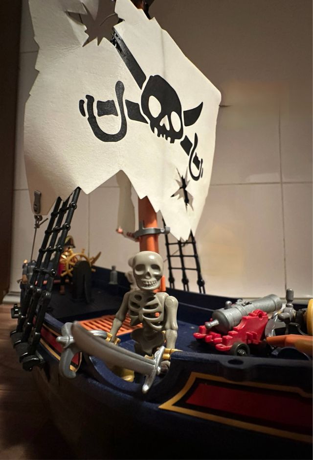 Barco Pirata Playmobil con Esqueleto y Cañón