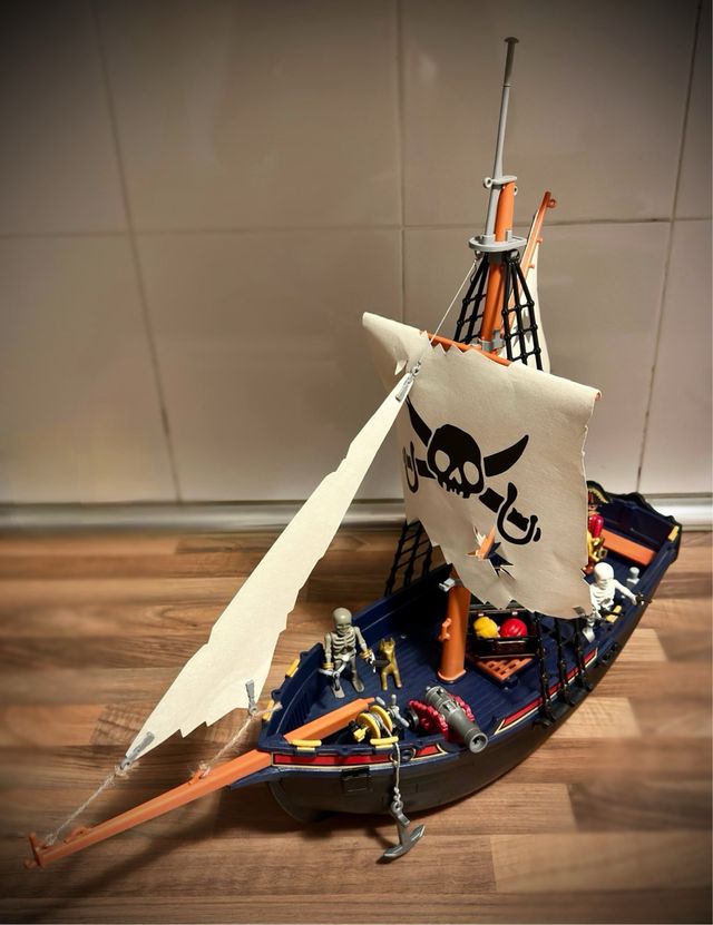 Barco Pirata Playmobil con Esqueleto y Cañón