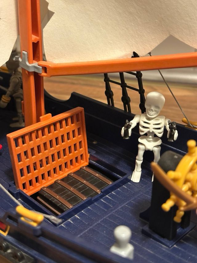 Barco Pirata Playmobil con Esqueleto y Cañón