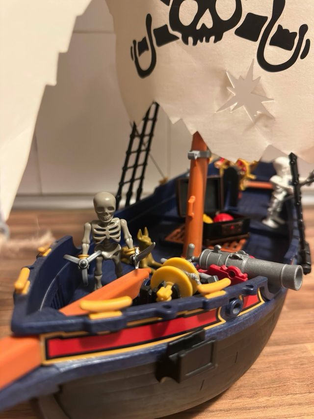 Barco Pirata Playmobil con Esqueleto y Cañón