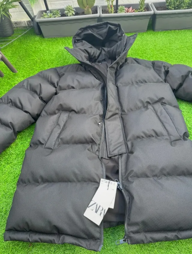Parka Zara Negra con Capucha desmontable