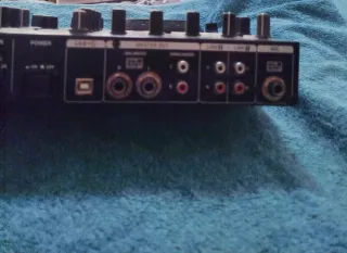 Controladora DJ Denon MC3000 mas Pre Ampli Phono.