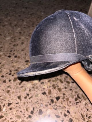 Casco de hípica de terciopelo negro