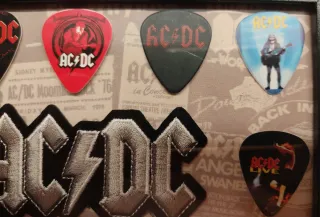 Cuadro púas AC/DC y parche de tela