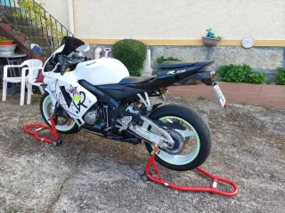 Honda CBR 600 RR Blanca