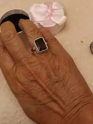 Anillo Plateado Rectangular Morado