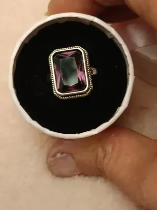 Anillo Plateado Rectangular Morado