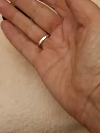 Anillo Plateado Rectangular Morado