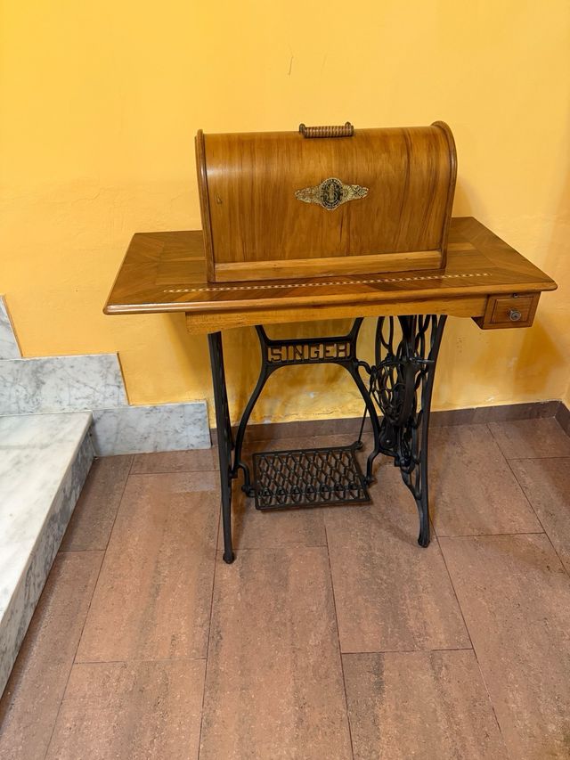 Máquina de coser Singer antigua funciona perfecto
