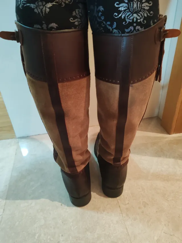 Botas altas de piel y ante. Marca DAKOTA BOOTS