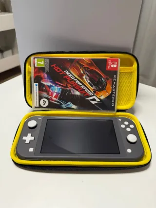 Nintendo Switch Lite Grigio con custodia gialla