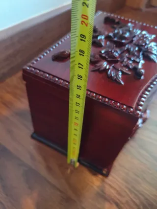 Joyero madera tallada