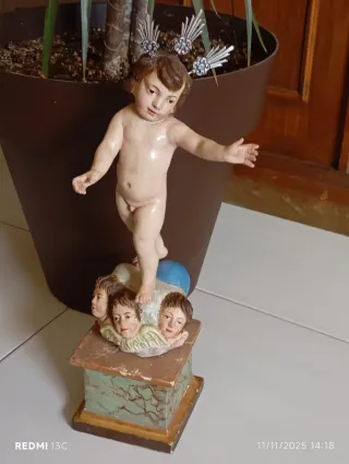 Niño Jesús de barro policromado