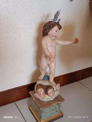 Niño Jesús de barro policromado