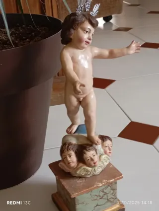 Niño Jesús de barro policromado