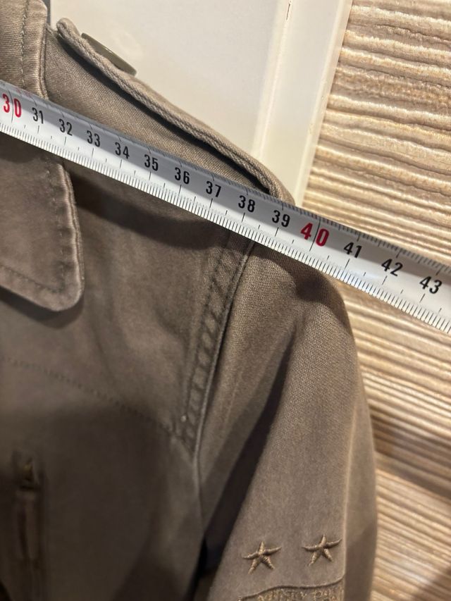 Chaqueta verde militar