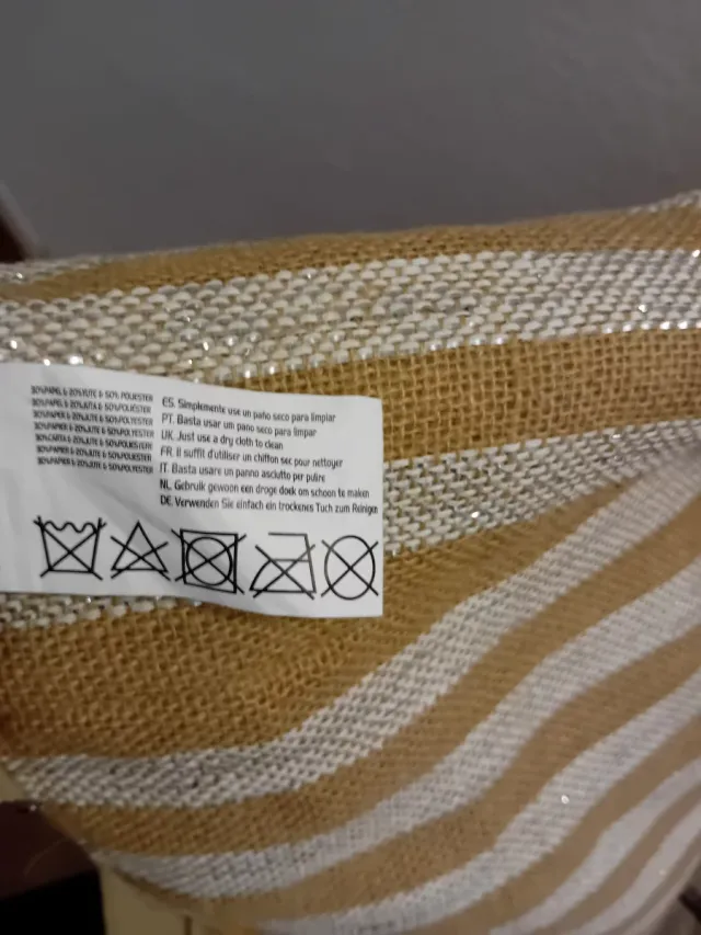 Bolso de listras bege e dourado