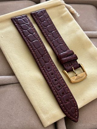 Correa de reloj de piel marrón con hebilla dorada