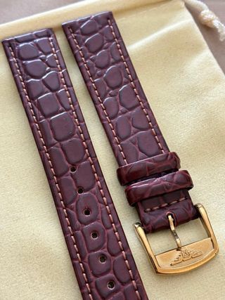 Correa de reloj de piel marrón con hebilla dorada