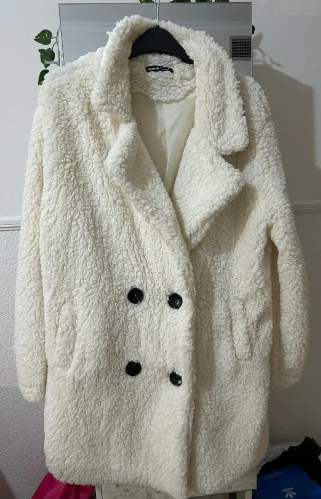 Abrigo borreguito beige botones talla S