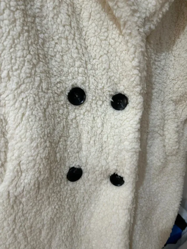 Abrigo borreguito beige botones talla S