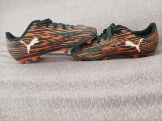 Botas de fútbol Puma Naranja y Negro