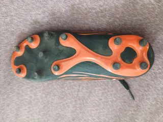 Botas de fútbol Puma Naranja y Negro