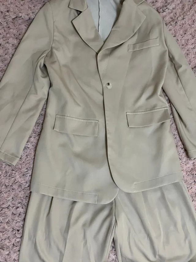 Traje de chaqueta y pantalón beige