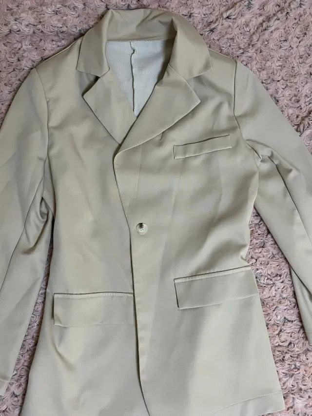 Traje de chaqueta y pantalón beige