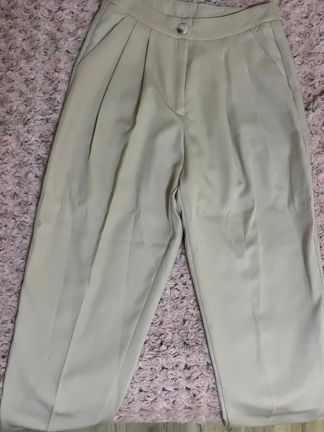 Traje de chaqueta y pantalón beige