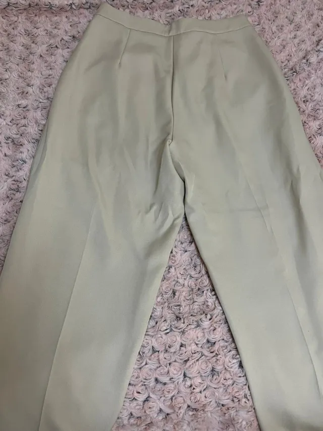 Traje de chaqueta y pantalón beige
