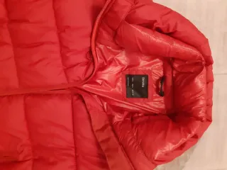 Plumifero Bershka Rojo Talla L (talla pequeño)