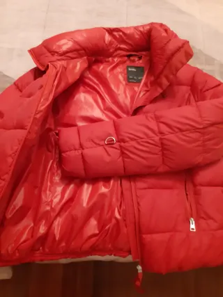 Plumifero Bershka Rojo Talla L (talla pequeño)