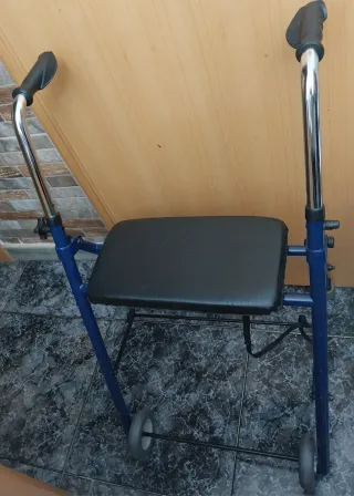 Silla muy poco usada Apolo3 y un Andador