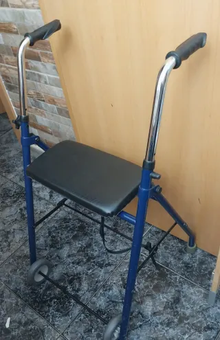 Silla muy poco usada Apolo3 y un Andador