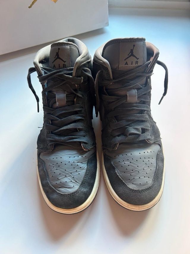 Jordan 1 Grises (Poco Usadas)