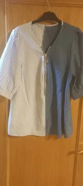 Blusa azul y blanca