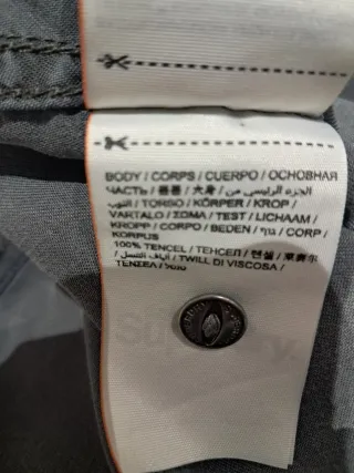 Camisa Superdry gris con parches