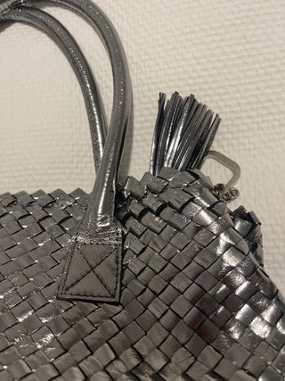 Bolso Pons Quintana Piel trenzada. Gris Metálico