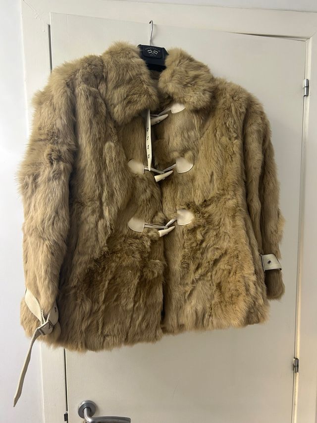 Abrigo pelo sintético beige talla M