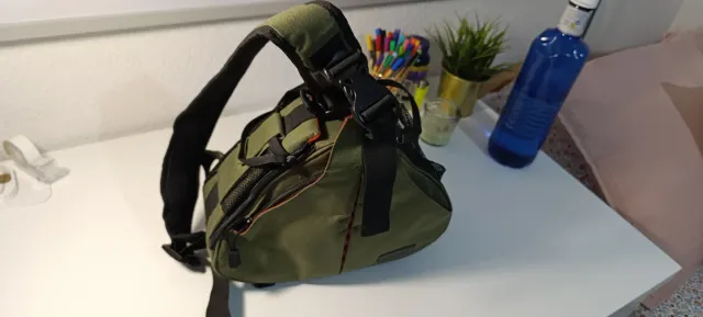 Mochila bandolera verde para cámara
