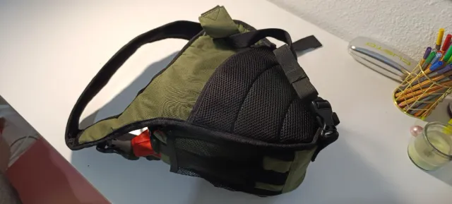 Mochila bandolera verde para cámara