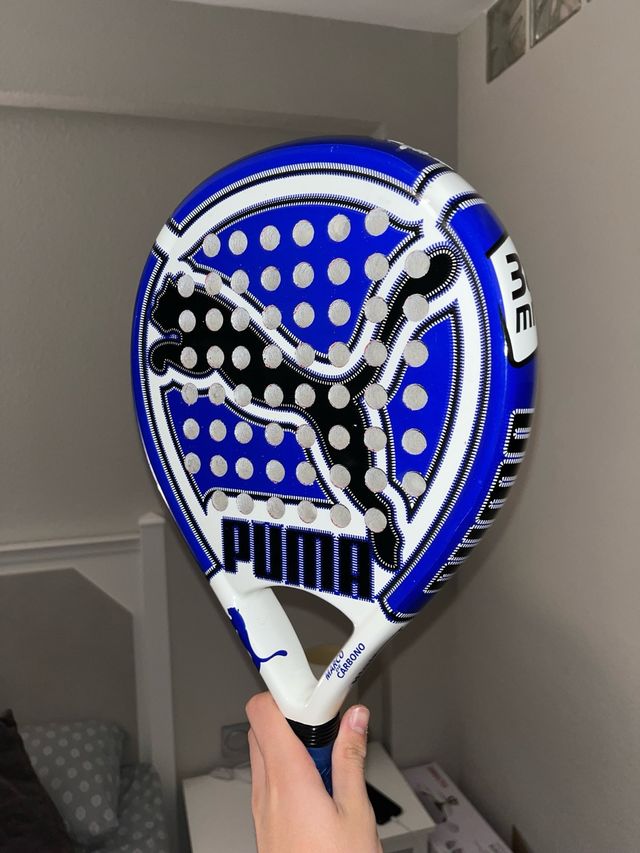 Pala de pádel Puma azul y blanca
