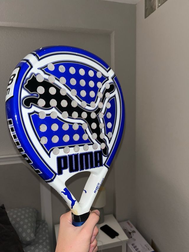 Pala de pádel Puma azul y blanca