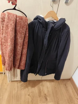 Chaqueta abrigo azul marino y bufanda