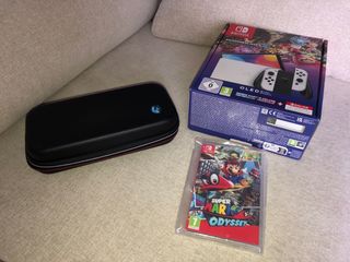 Nintendo Switch OLED Blanca + Mario Kart 8